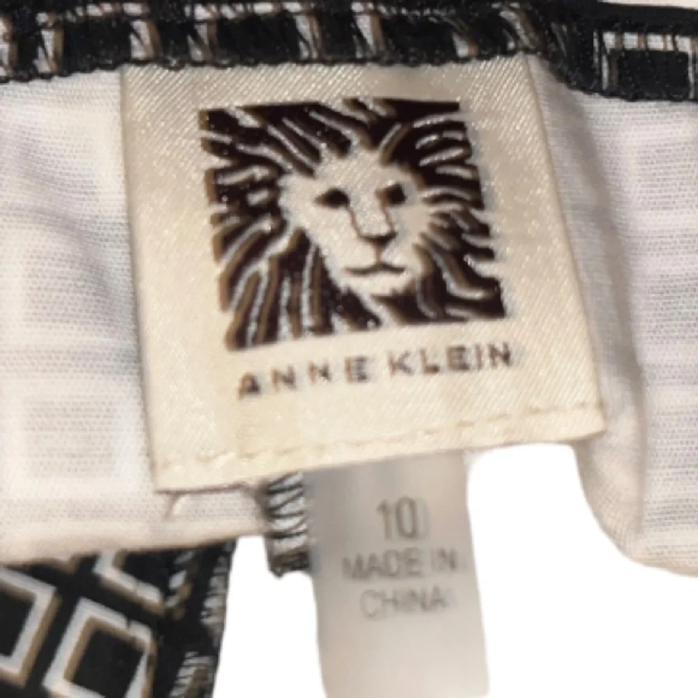 Anne Klein Black & White Shorts Size 10‎